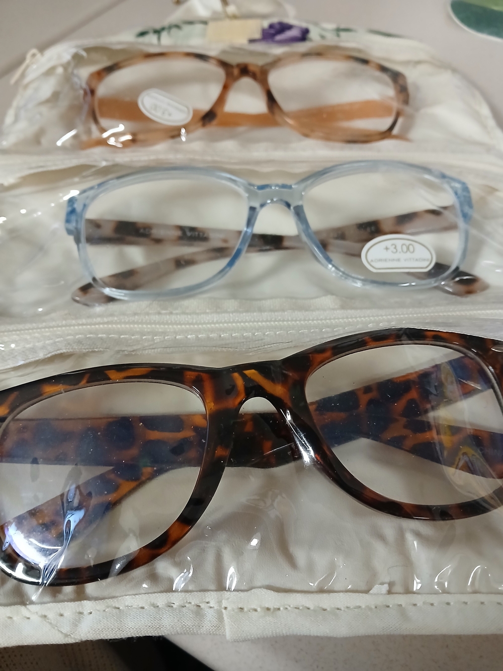 Adrienne Vittadini Reading Glasses Set